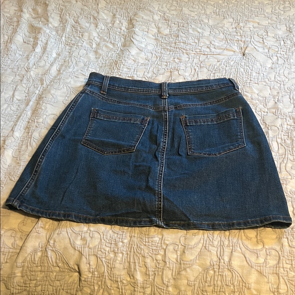 Stylish Blue Denim Mini Skirt